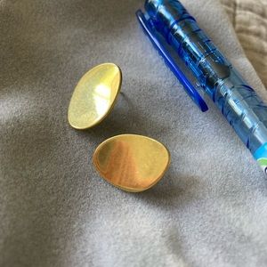 Curved oval earrings